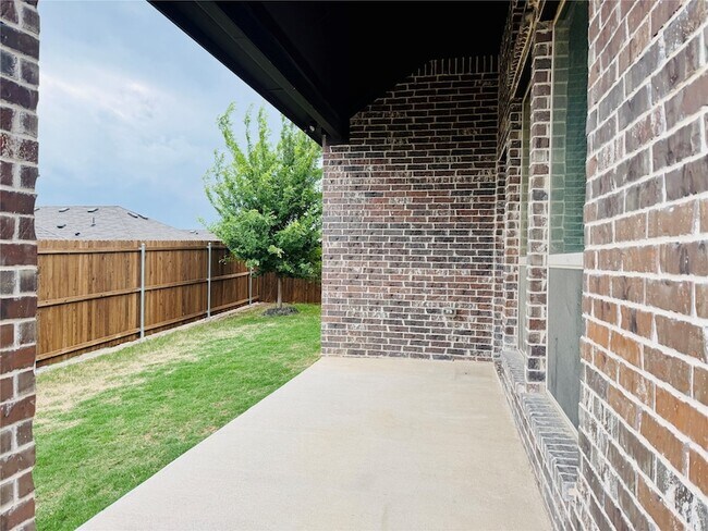 Building Photo - 3401 Riverlawn Dr