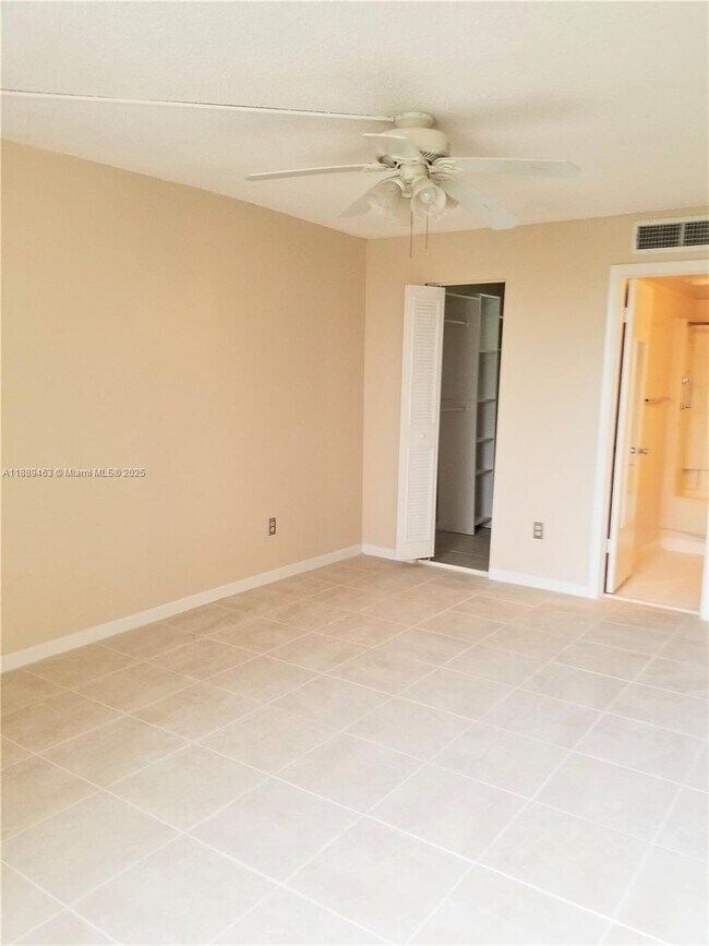 Building Photo - 14201 N Kendall Dr
