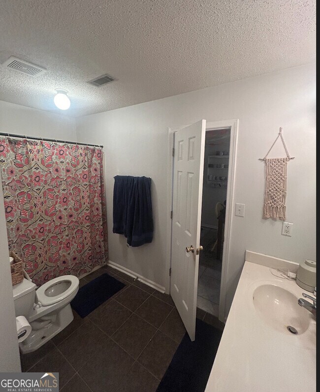 Building Photo - 215 Hodgson Dr