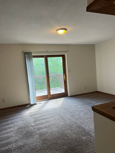 Building Photo - 1530 Larpenteur Ave E