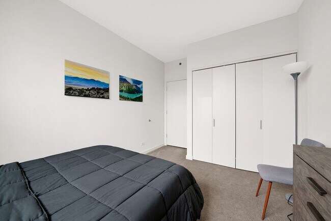 Building Photo - 910 W Huron St