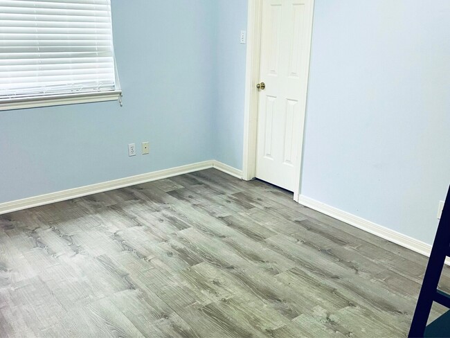 Building Photo - 5739 Henniker Dr