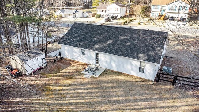Building Photo - 192 Conifer Ln