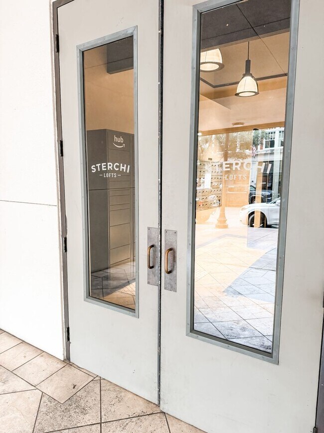 Building Photo - COMING IN SEPTEMBER!! Gorgeous 2 bedroom 1 bath Condo on Gay Street in downtown Knoxville!!!
