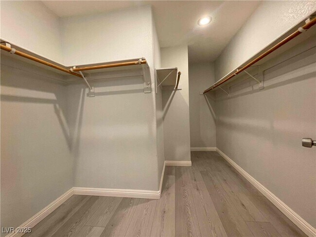 Building Photo - 9943 Shallot Ct