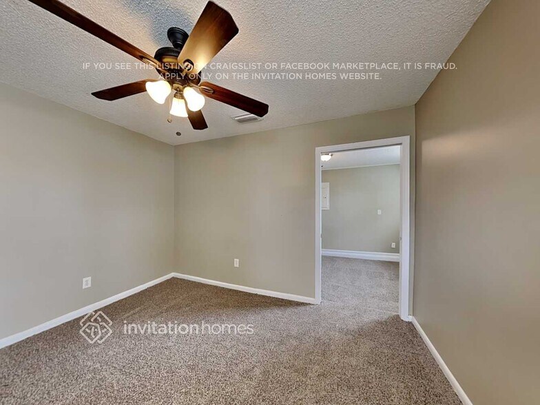 Building Photo - 10884 Grandview Ct