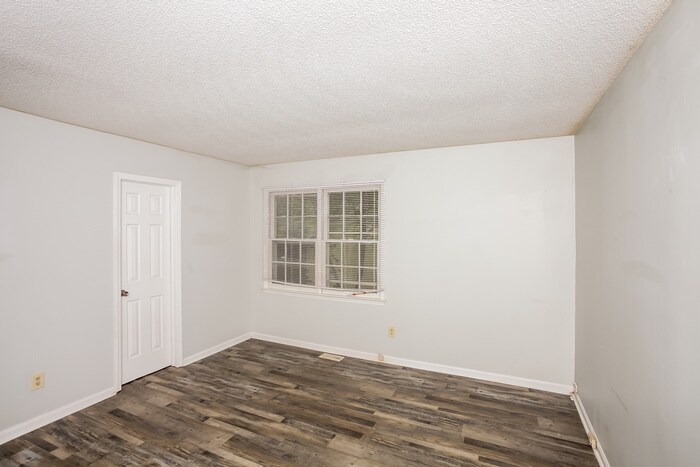 Building Photo - 1502 Willow Creek Ln