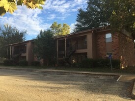 Building Photo - 404 S Industrial St