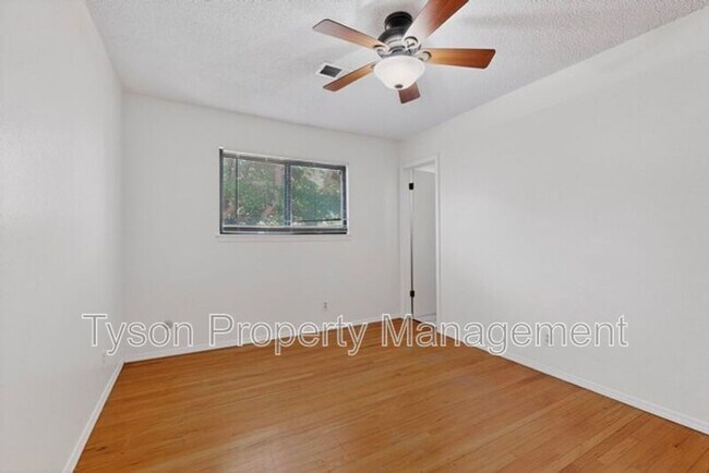 Building Photo - 9509 Dona Marguerita Ave NE