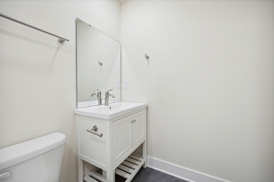 Building Photo - 1519 N Sydenham St