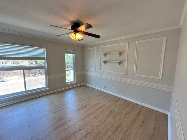 Building Photo - 6501 E Hill Dr