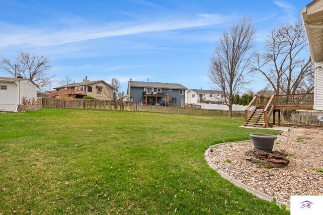 Building Photo - AVAILABLE NOW!