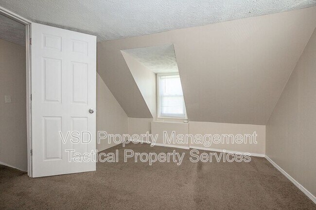 Building Photo - 374 E 232nd St