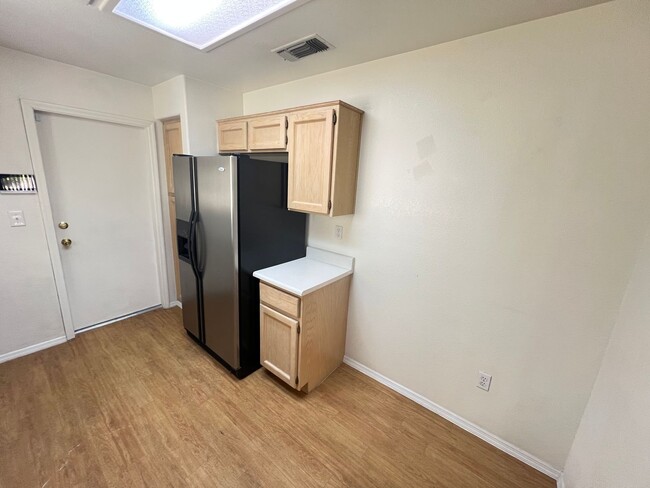 Building Photo - 2227 Hallston St