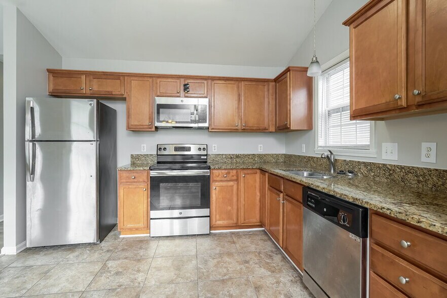 Building Photo - 4031 Village Park Ct