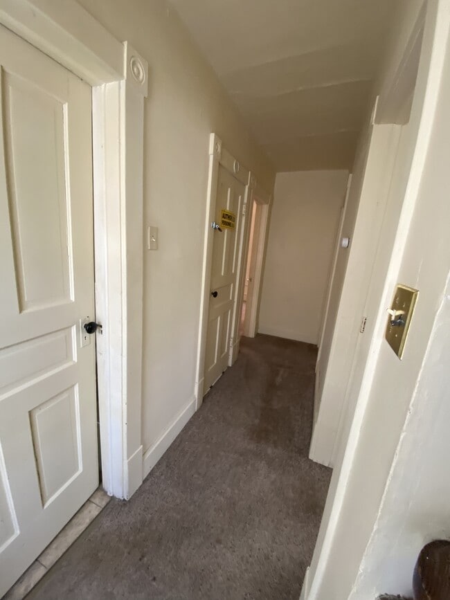 Building Photo - 557 Lafayette Ave