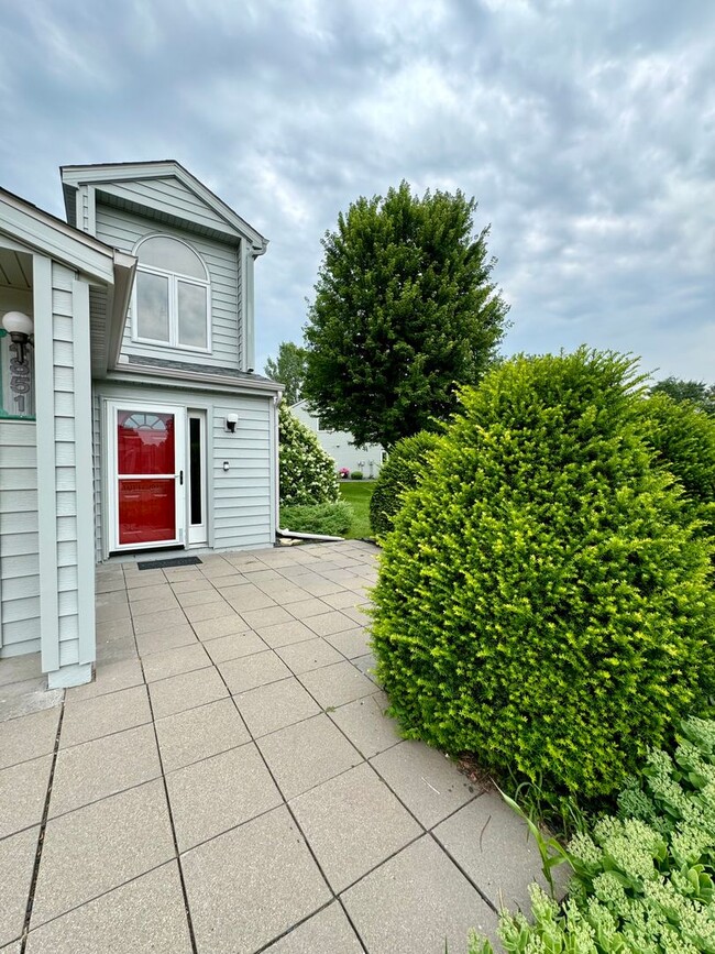 Building Photo - 4851 Tee Ct SW