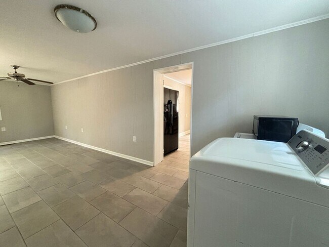 Building Photo - Available now. WATER & SEWER INCLUDED! Gre...