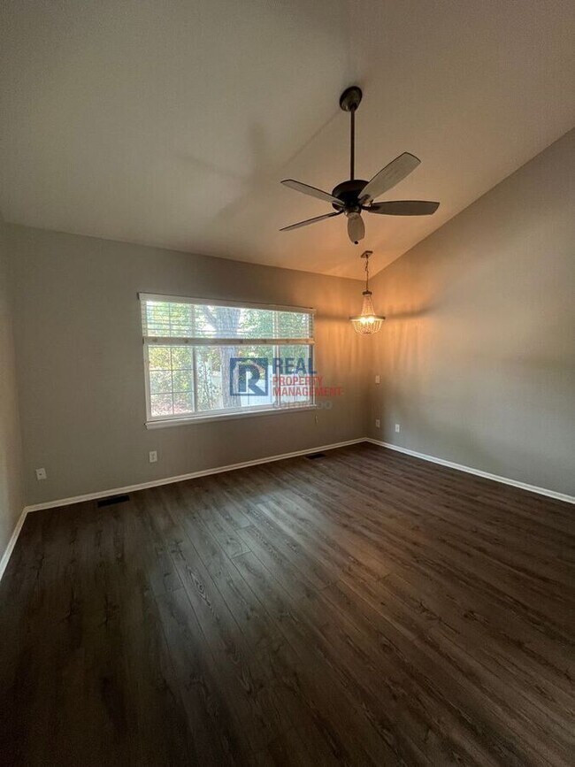 Building Photo - 9850 Carmel Ct