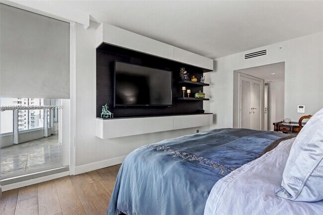 Building Photo - 21055 Yacht Club Dr