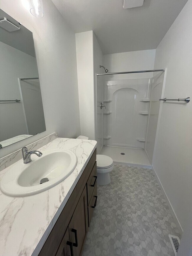 Building Photo - 3 Bed 3 Bath Townhome