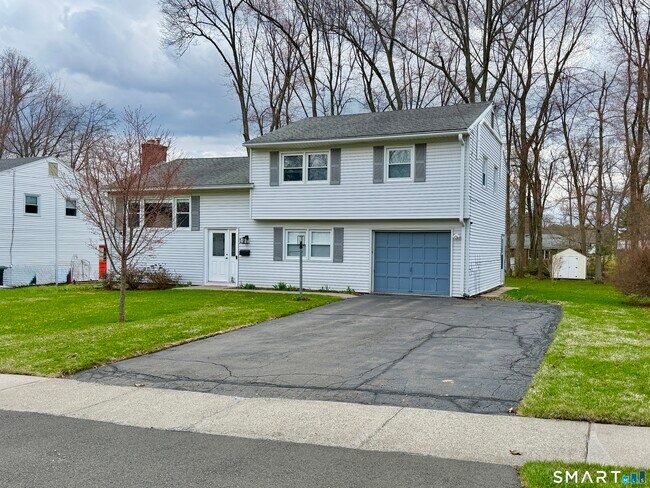 Building Photo - 47 Fuller Dr