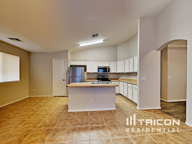 Building Photo - 3332 W Wayland Dr