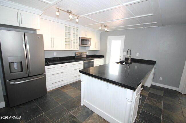 Building Photo - 1924 E Fremont Dr