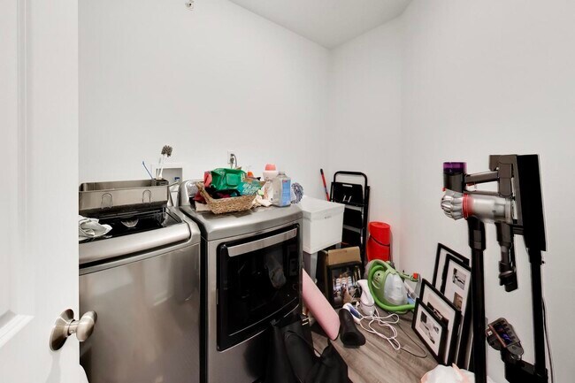 Building Photo - 420 Radcliff Ln