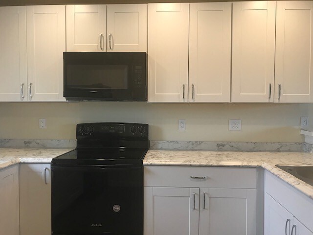 Building Photo - RENT SPECIAL! $1000 OFF OF FIRST MONTH! 5 Bed 3 Bath Home near WWU!