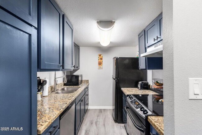 Building Photo - 4240 N 67th Ln