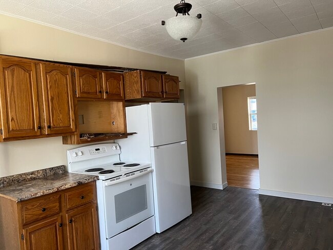 Building Photo - 743 N Eddy St