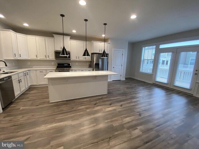 Building Photo - 8612 Shady Pines Dr