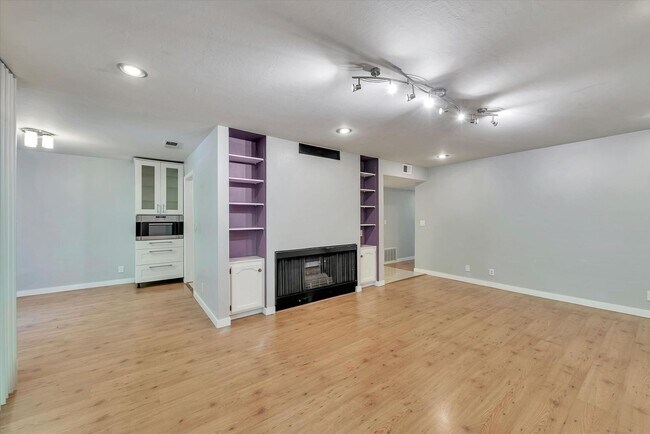 Building Photo - Hidden Gem at Saratoga Creekside – End Uni...