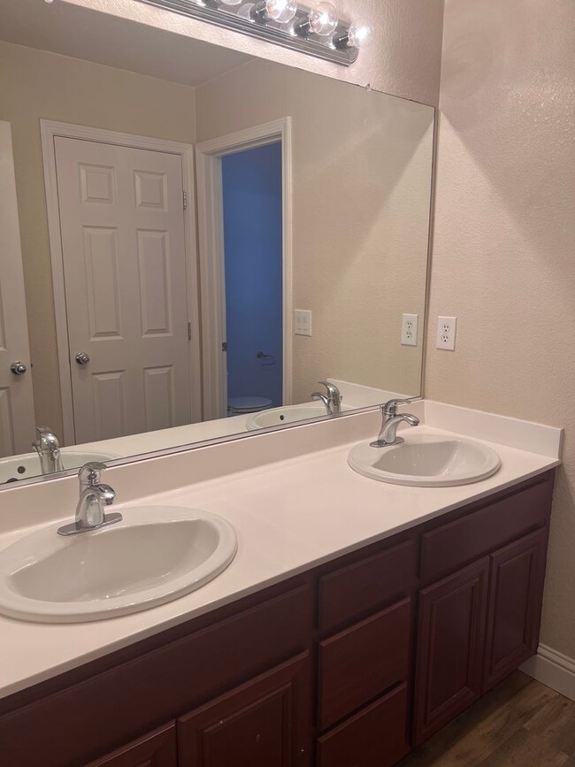 Building Photo - Coppergate Townhome