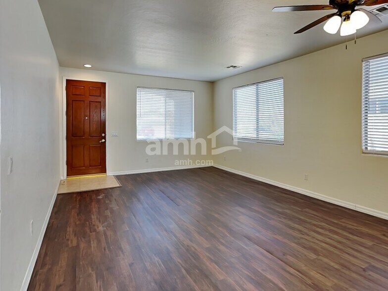 Building Photo - 14493 W Weldon Ave