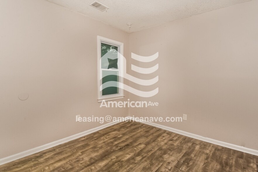 Building Photo - 241 Holmsbury Rd