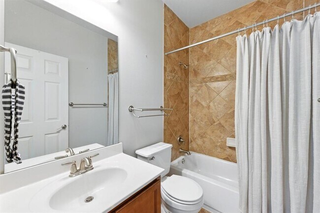 Building Photo - 512 Eberhart Ln