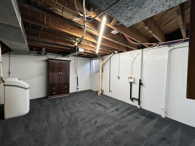 Building Photo - 2405 Sunset Dr