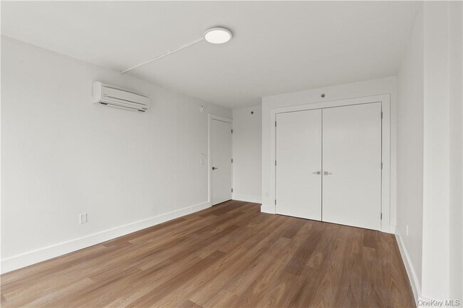 Building Photo - Ten Lyon Pl