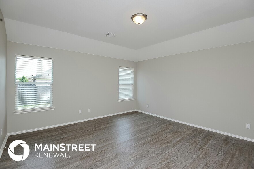 Building Photo - 421 Crescent Creek Ln