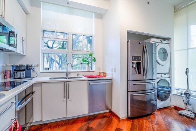 Building Photo - 3001 NE 185th St