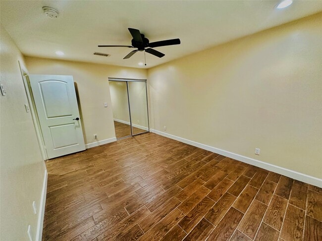 Building Photo - 2750 Manila Ln