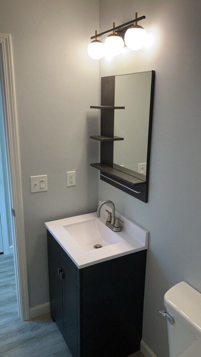 Building Photo - 2025 Culver Ave