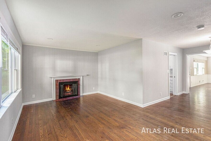 Building Photo - 5016 W 72nd St