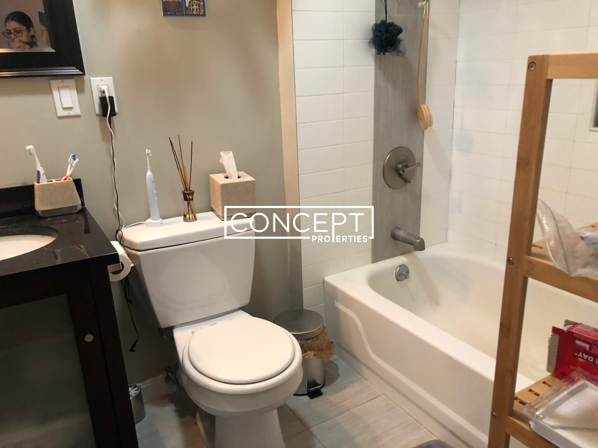 Building Photo - 17 Bow St