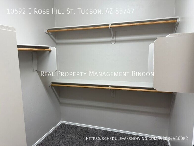 Building Photo - 10592 E Rose Hill St