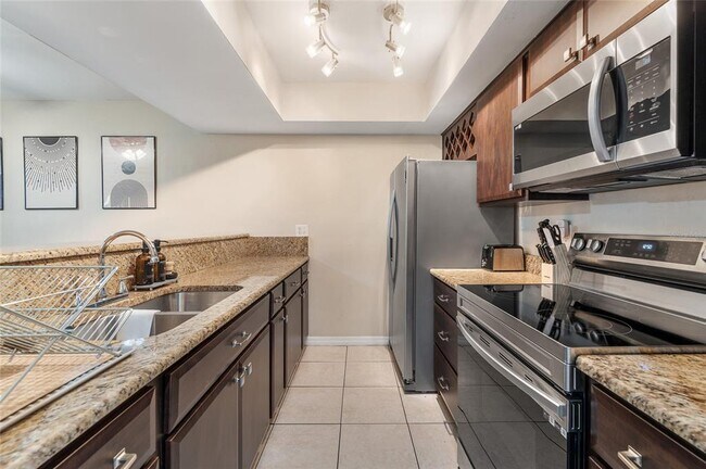 Building Photo - 5071 Eaglesmere Dr