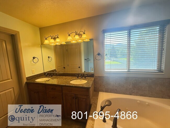 Building Photo - 5725 Brook Cir