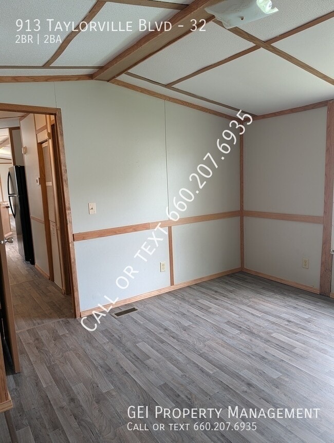 Building Photo - 913 N Taylorville Blvd